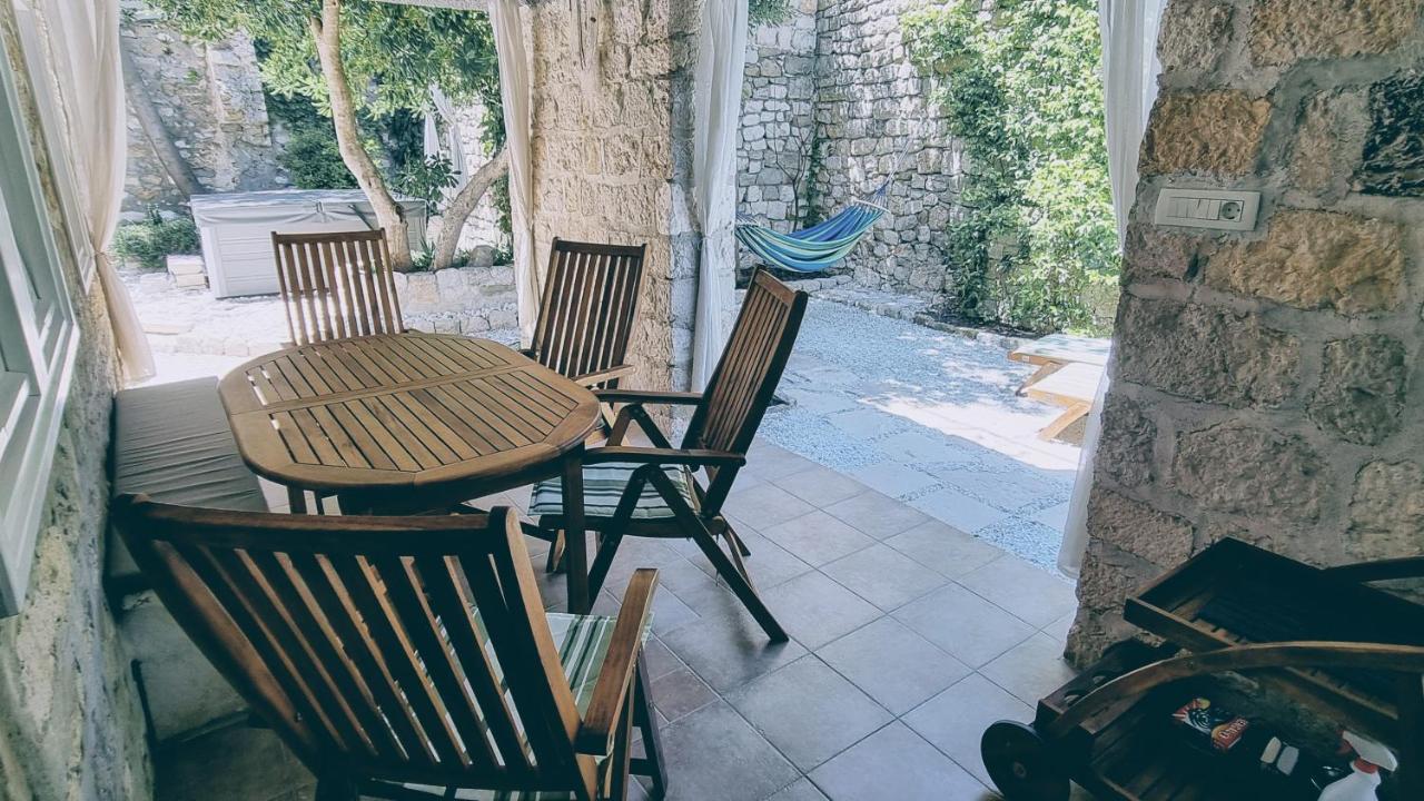 ראב Rector'S Villa - Charming Retreat In Old Town With Jacuzzi In Private Courtyard מראה חיצוני תמונה