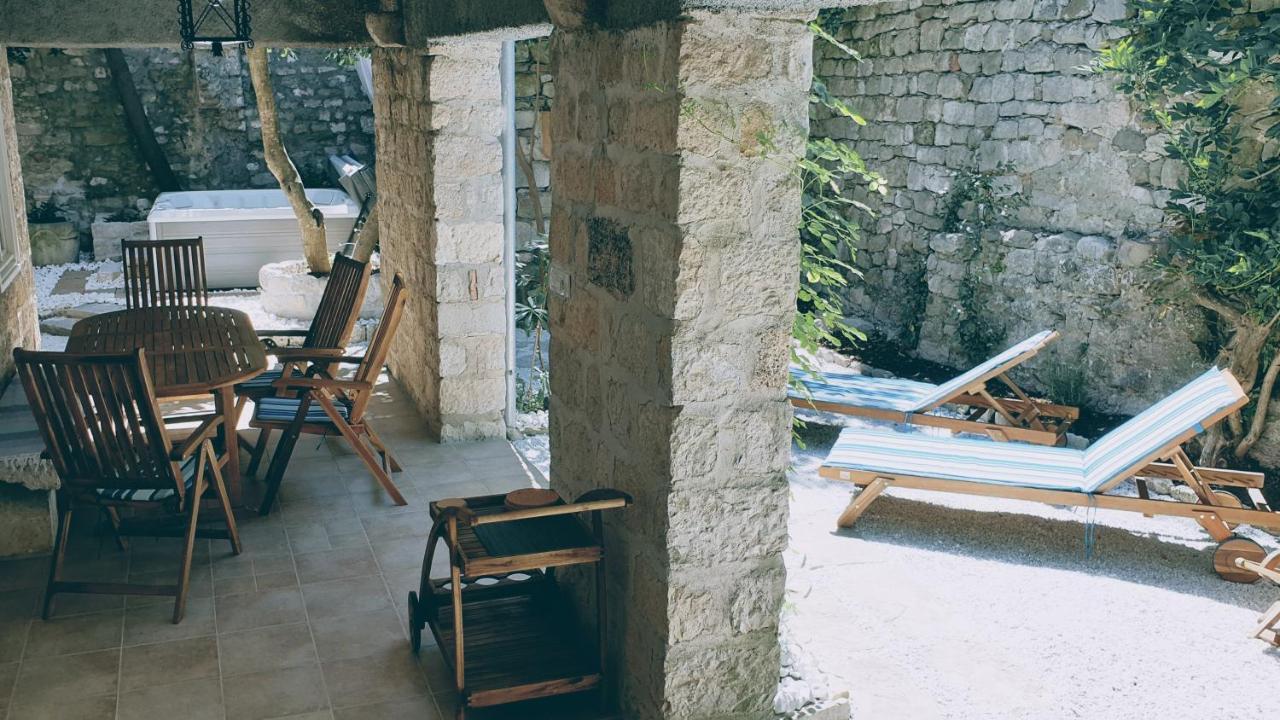 ראב Rector'S Villa - Charming Retreat In Old Town With Jacuzzi In Private Courtyard מראה חיצוני תמונה