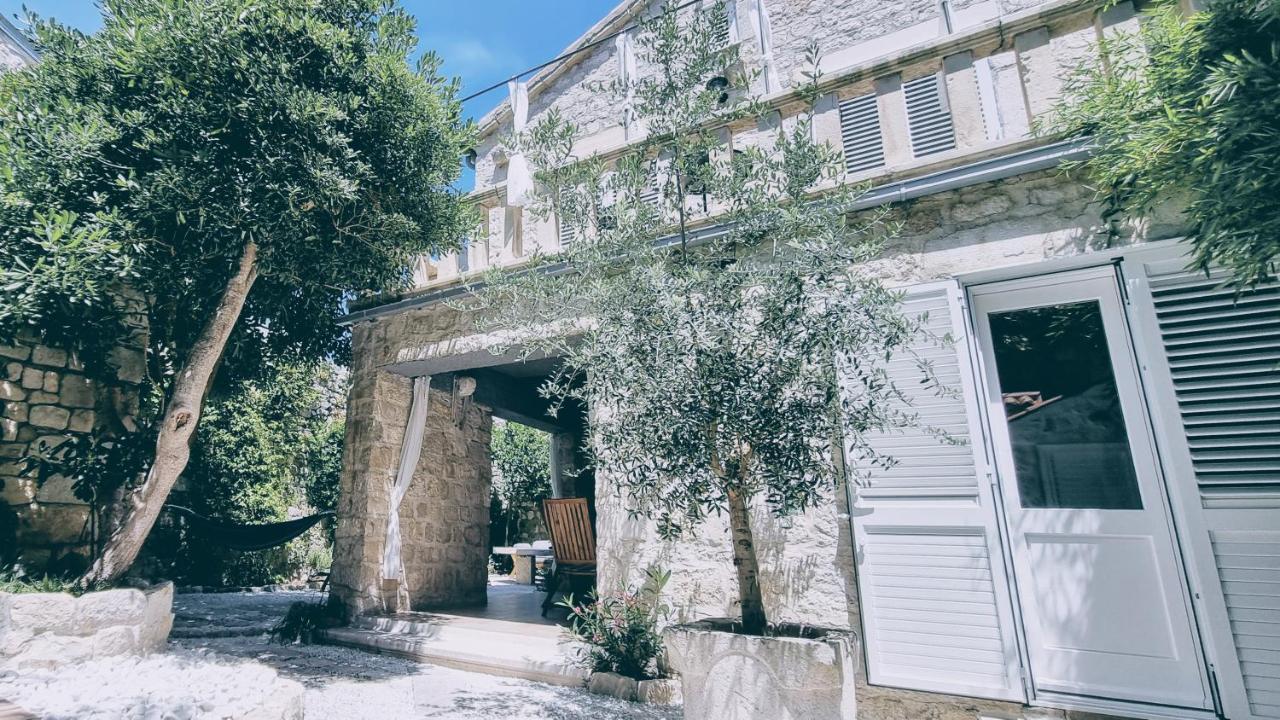 ראב Rector'S Villa - Charming Retreat In Old Town With Jacuzzi In Private Courtyard מראה חיצוני תמונה