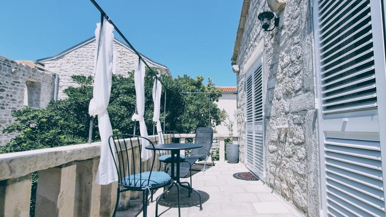 ראב Rector'S Villa - Charming Retreat In Old Town With Jacuzzi In Private Courtyard מראה חיצוני תמונה