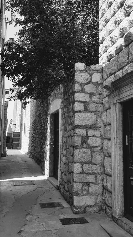 ראב Rector'S Villa - Charming Retreat In Old Town With Jacuzzi In Private Courtyard מראה חיצוני תמונה